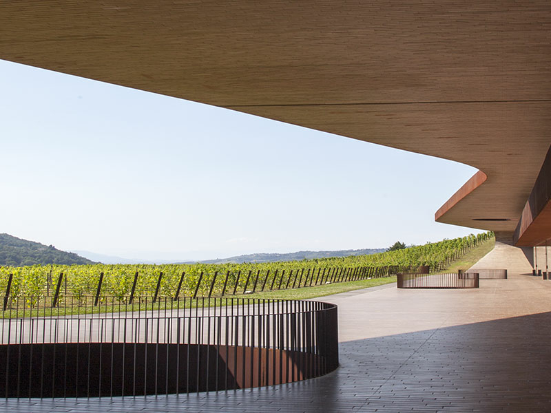 https://server01.winelist.nl/media/cache/16x9_thumb/media/image/brand-banner/Banner-groot-antinori-estate.jpg